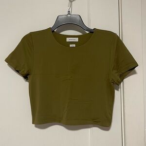 Aritzia Babaton Contour Cropped shirt